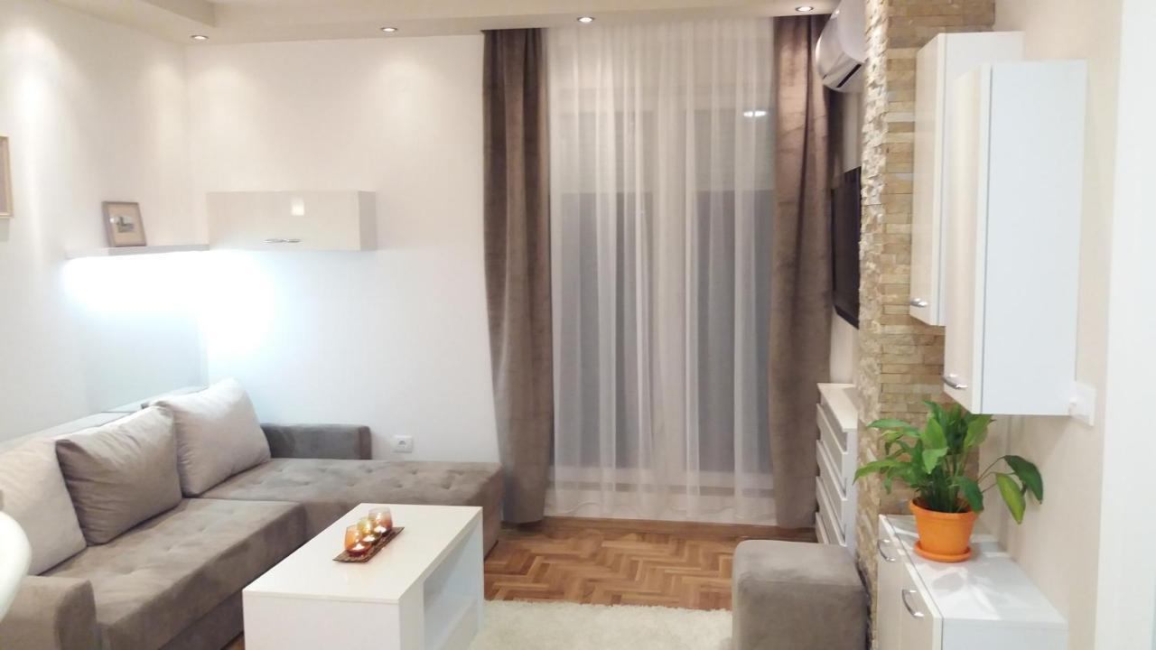 Stojanovic R Apartman Appartement Novi Sad Buitenkant foto