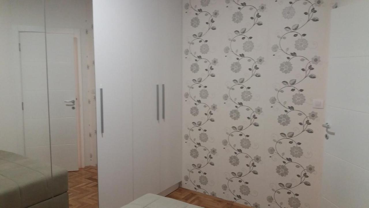 Stojanovic R Apartman Appartement Novi Sad Buitenkant foto